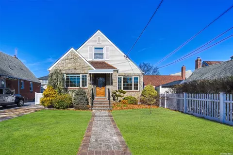 1317 Park Ave, New Hyde Park, NY 11040