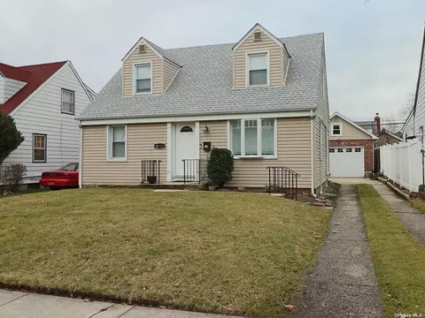 24-31 202 St, Bayside, NY 11360