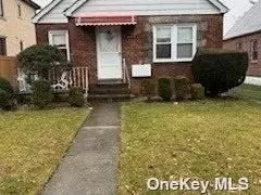 69-54 183rd St, Fresh Meadows, NY 11365