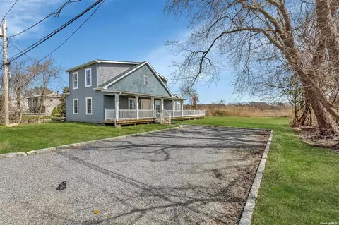 247 S Dunton Ave, Patchogue, NY 11772