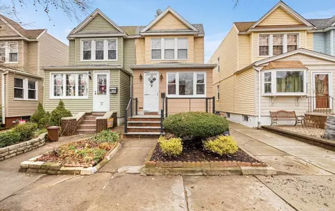 69-16 66th Pl, Glendale, NY 11385