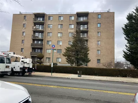 71-57 Metropolitan Ave #3B, Middle Village, NY 11379