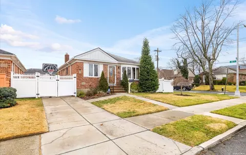 157-04 22nd Ave, Whitestone, NY 11357