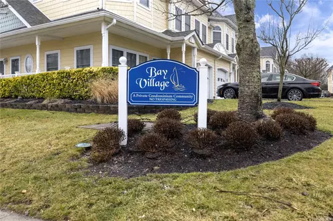 811 Emily Dr #811, Patchogue, NY 11772