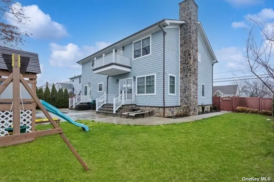 2472 Sycamore Ave, Wantagh, NY 11793 24 Photos Movoto