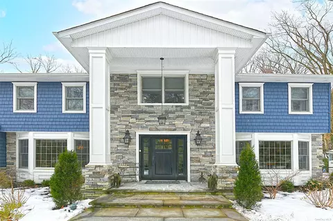 5 Stony Run Ct, Dix Hills, NY 11746