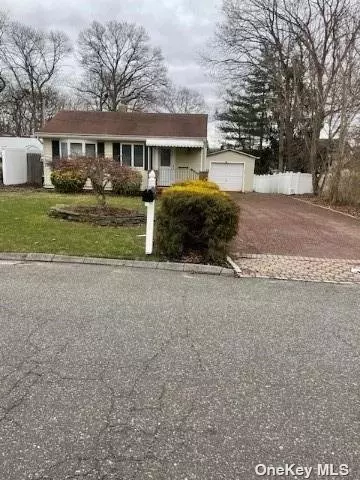 19 Roosevelt Ave, Nesconset, NY 11767