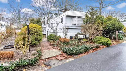 620 Montauk Hwy #6, Westhampton Beach, NY 11978