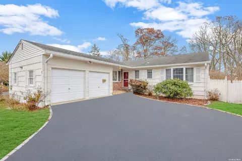 1245 Saxon Ave, Bay Shore, NY 11706