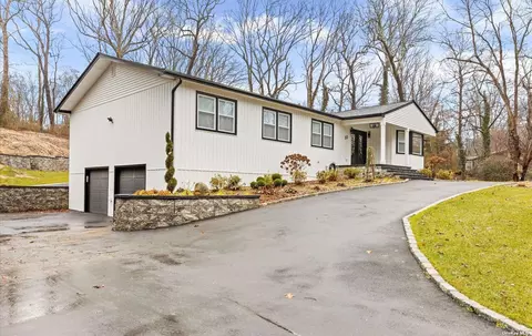 35 Farmington Ln, Melville, NY 11747