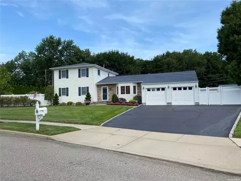 49 Copper Beech Rd, Saint James, NY 11780