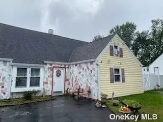 6 Dalton Rd, Bay Shore, NY 11706