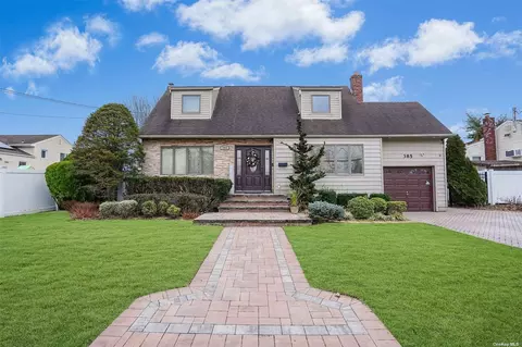385 Rose St, Massapequa Park, NY 11762