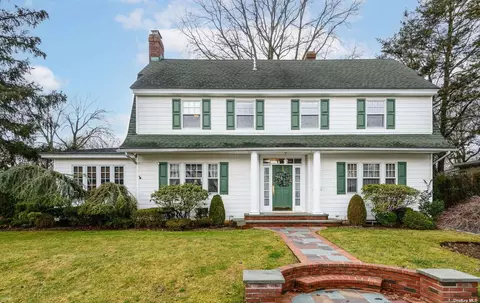 140 Euston Rd, Garden City, NY 11530