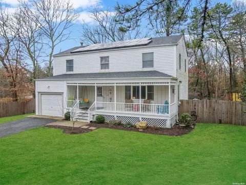 5 Saint Francis Blvd, Middle Island, NY 11953