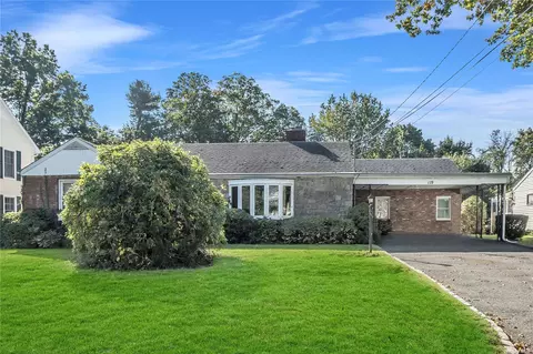 119 Woolsey Ave, Glen Cove, NY 11542