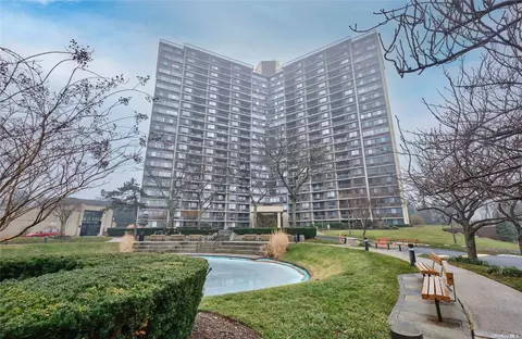 1 Bay Club Dr #4S, Bayside, NY 11360