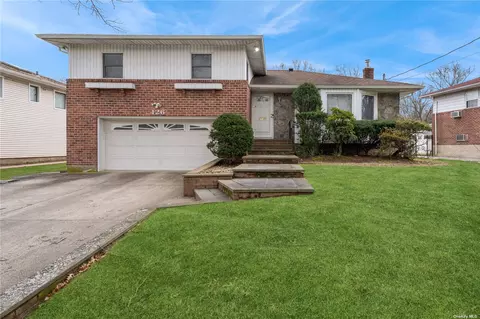 126 Stratford, Roslyn Heights, NY 11577