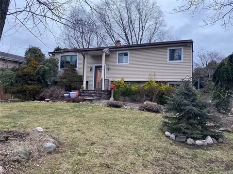 3111 Beechnut Ave, Medford, NY 11763