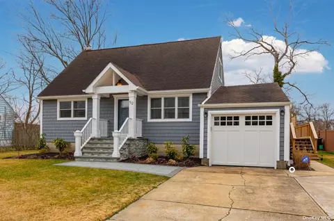 52 Kobb Blvd, West Islip, NY 11795