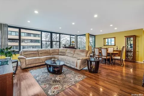 162-20 9th Ave #4D, Beechhurst, NY 11357