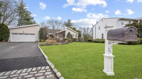6 Noel Ln, Muttontown, NY 11753