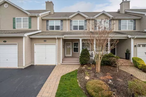 194 Rivendell Ct #-, Melville, NY 11747