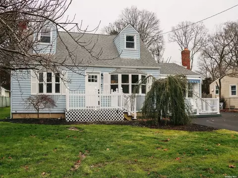 7 Bonnybill Dr, Centereach, NY 11720