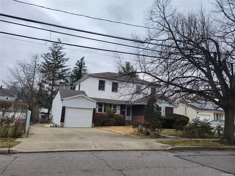 2054 Grove St, North Baldwin, NY 11510