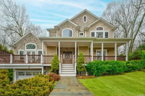 29 Fleets Cove Rd, Huntington, NY 11743
