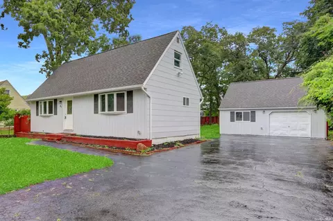 47 Marshall Dr, Selden, NY 11784