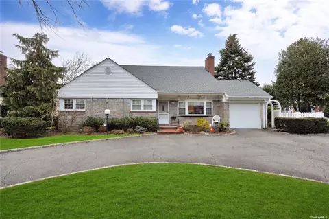 665 Lakeview Ave, Rockville Centre, NY 11570