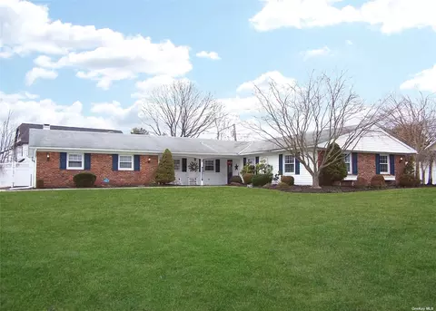 1 Malvern Ln, Stony Brook, NY 11790