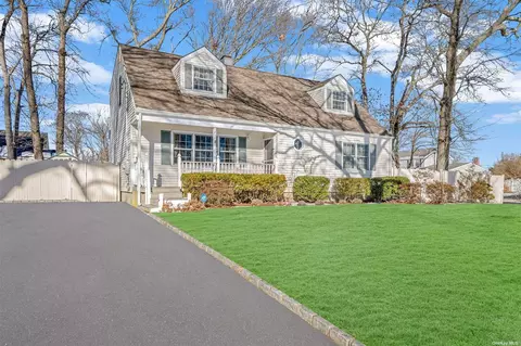 23 Cherry Ln, Lake Grove, NY 11755