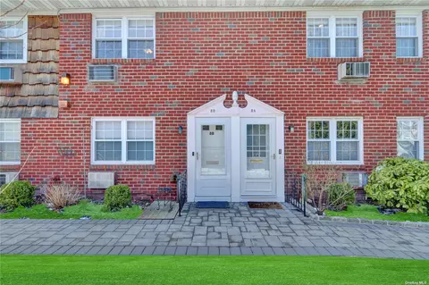 1 Anchorage Ln #8B, Oyster Bay, NY 11771