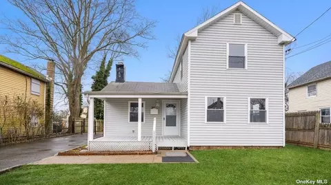 30 Harrison Ave, Bay Shore, NY 11706