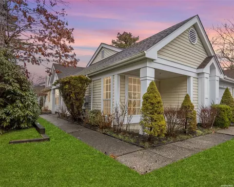 2 Villanova Ct #2, Ridge, NY 11961