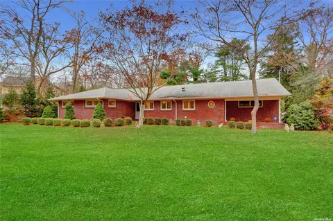 18 Cedar Ln, Patchogue, NY 11772