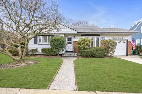 3132 Oceanside Rd, Oceanside, NY 11572