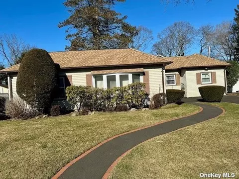 15 Boston Ave, Massapequa, NY 11758