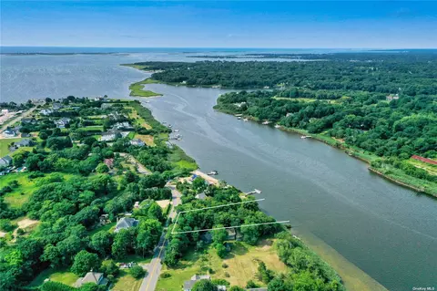 29 River Ave, Eastport, NY 11941