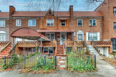 33-29 58th St, Woodside, NY 11377
