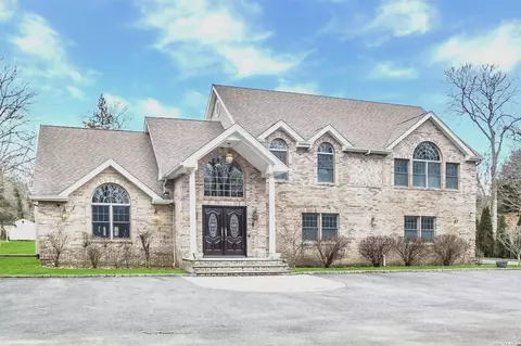 1365 Carlls Straight Path, Dix Hills, NY 11746
