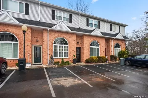 19 Seneca Loop, Staten Island, NY 10314
