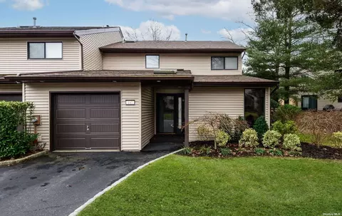 107 Northgate Cir #107, Melville, NY 11747