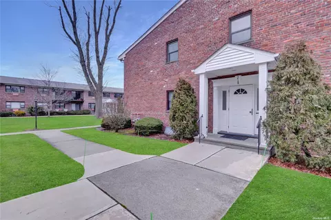 218 Fulton St #2A, Farmingdale, NY 11735