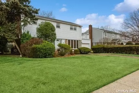 149 Rose Ln, New Hyde Park, NY 11040