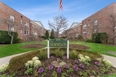 195 N Village Ave #22G, Rockville Centre, NY 11570
