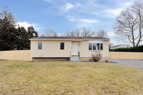 355 Bethpage Rd, Copiague, NY 11726
