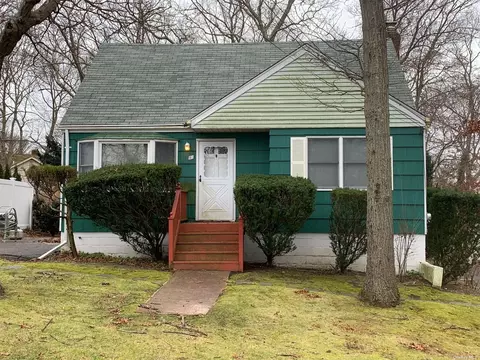 94 Greenlawn Rd, Sound Beach, NY 11789